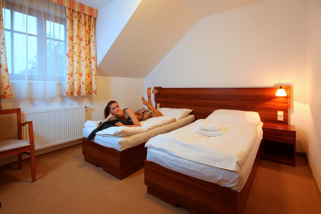 Hostinec U Hubalku Adlerkosteletz Zimmer foto