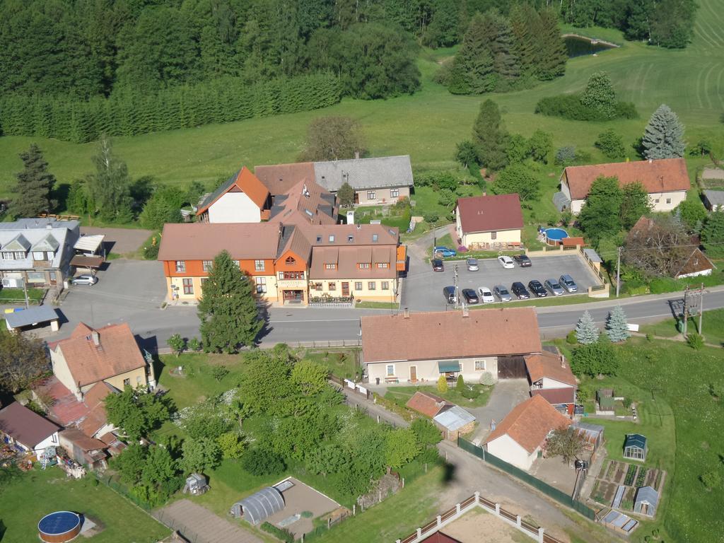 Hostinec U Hubalku Adlerkosteletz Exterior foto